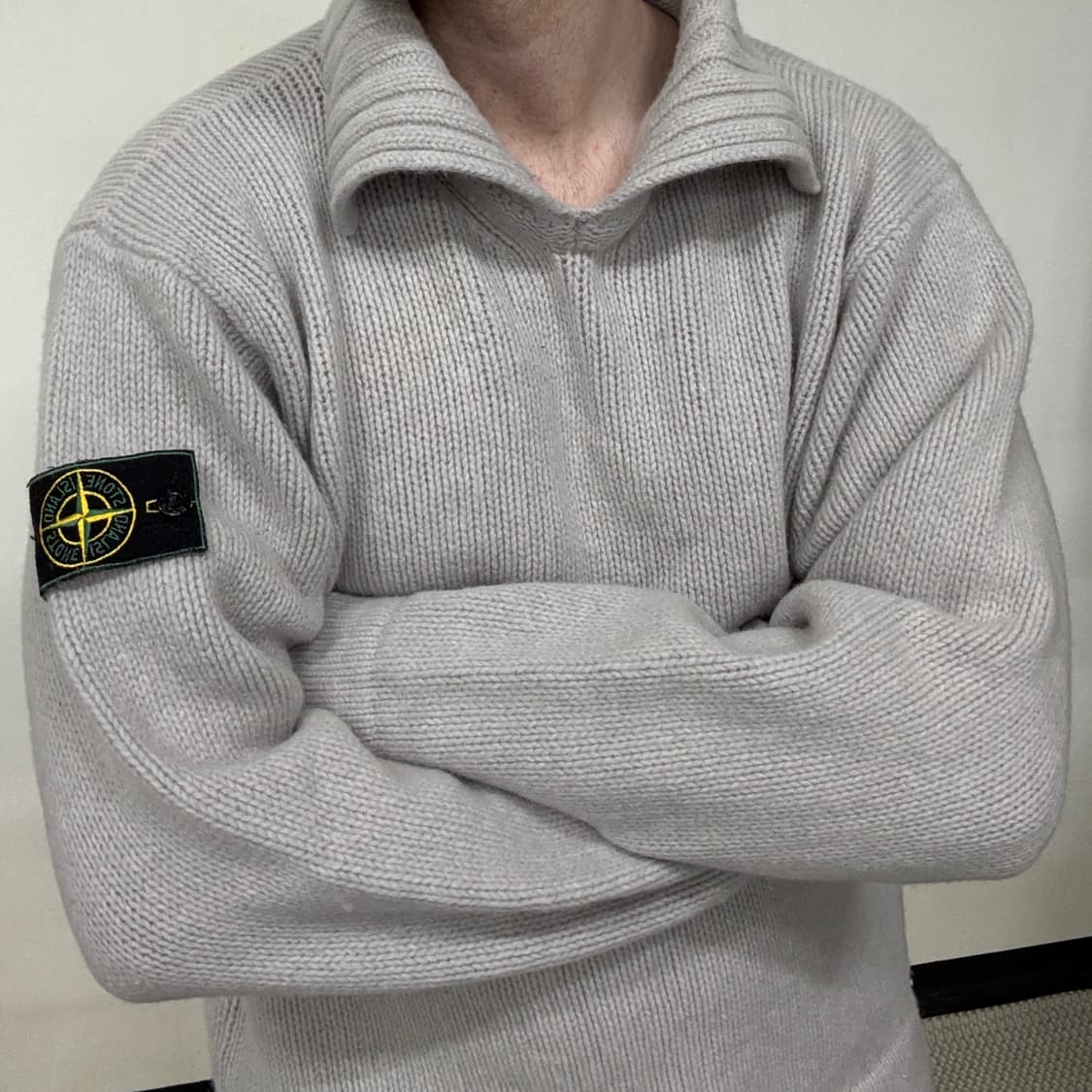 97AW 스톤아일랜드 그린 엣지 세일러 넥 그레이 니트 상품이미지2