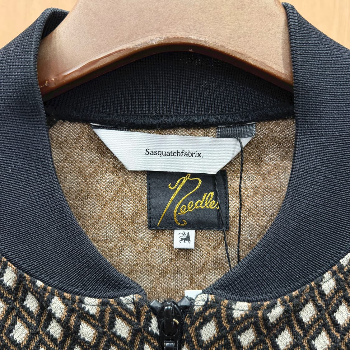 니들스 사스콰치패브릭스 집업 자켓 다이라 자카드 패턴 디테일 브라운 상품이미지7