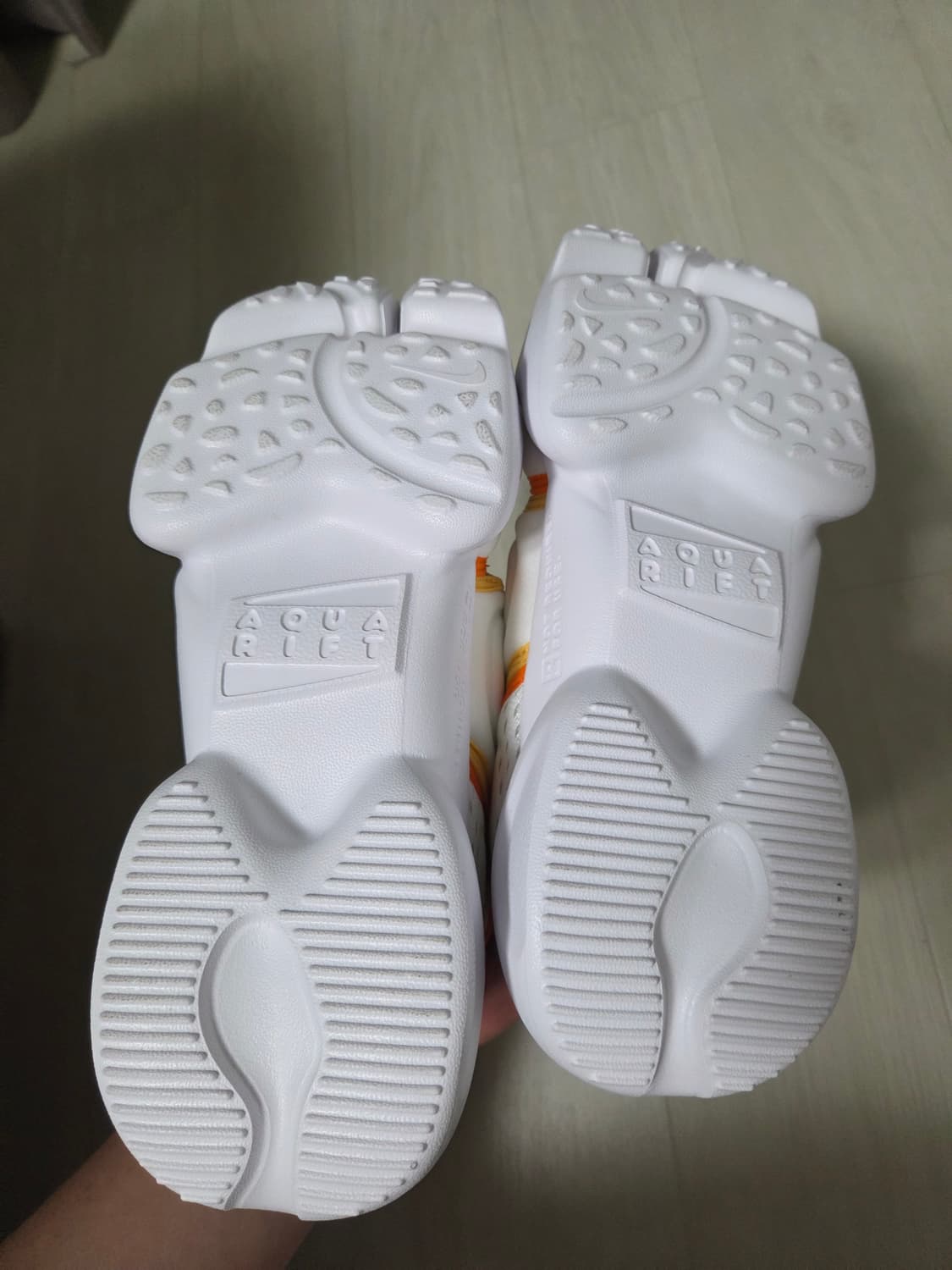 나이키 아쿠아리프트 235 새상품 상품이미지3