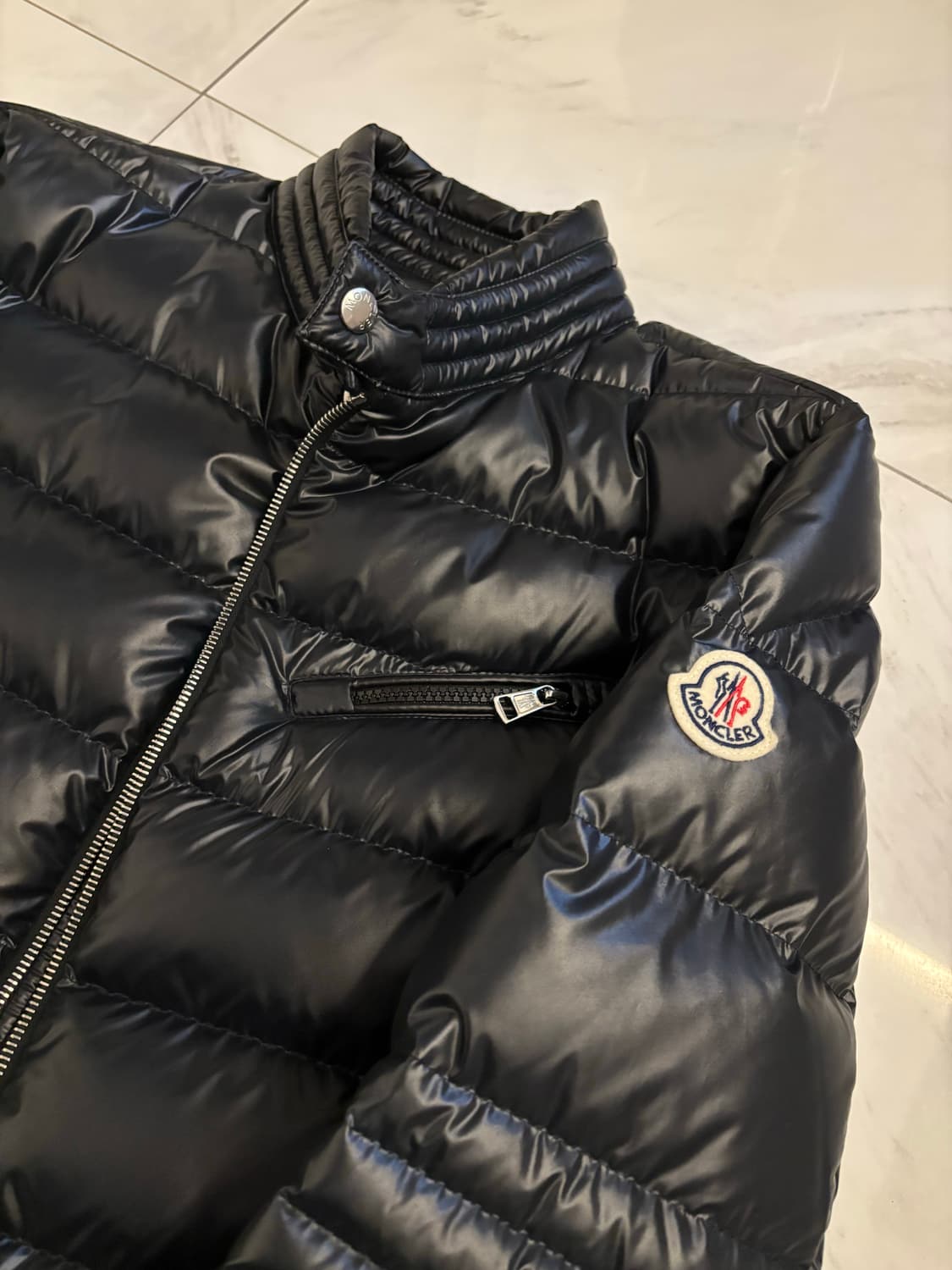 몽클레어 오띠 유광 경량패딩 상품이미지2