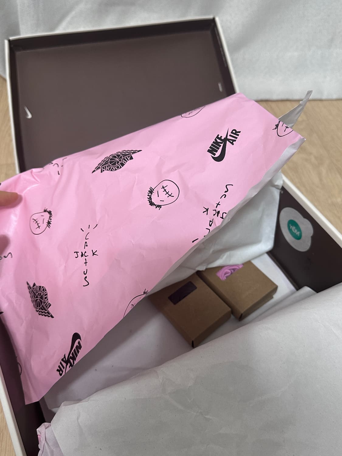 조던 트래비스 스캇 벨벳브라운 270 상품이미지5