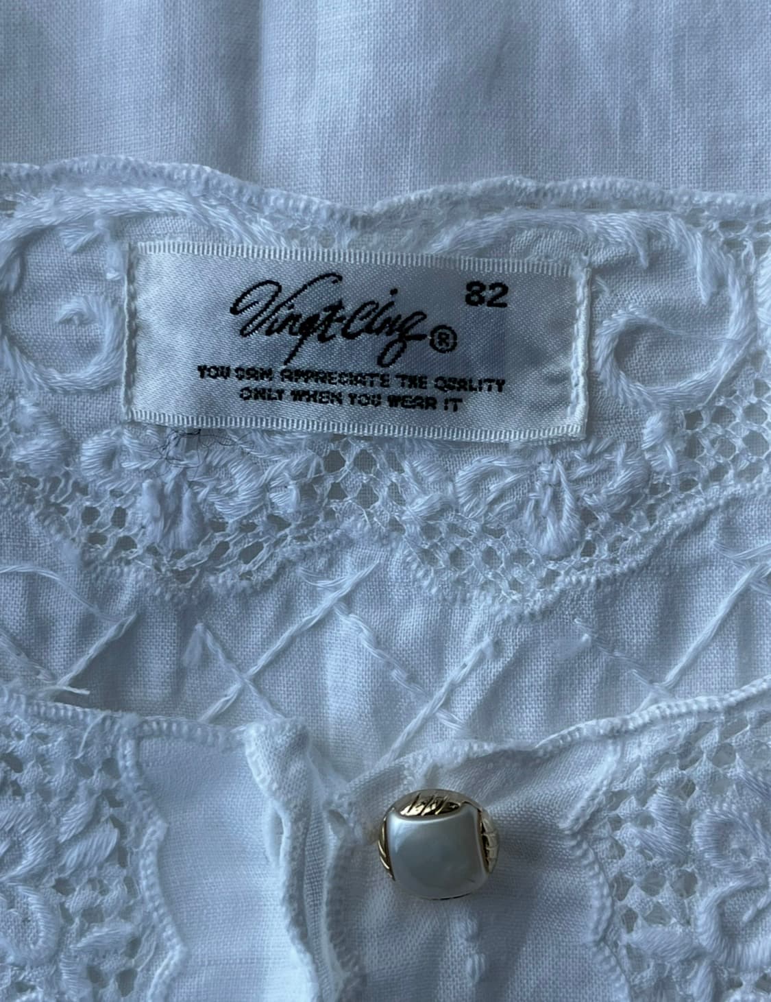 *SALE) 플라워 자수 퀼팅 퍼프 블라우스 상품이미지4