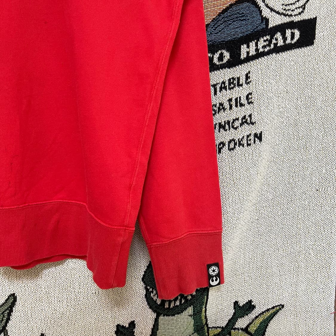 유니클로 UT 스타워즈 레드 맨투맨 스웻셔츠 상품이미지4