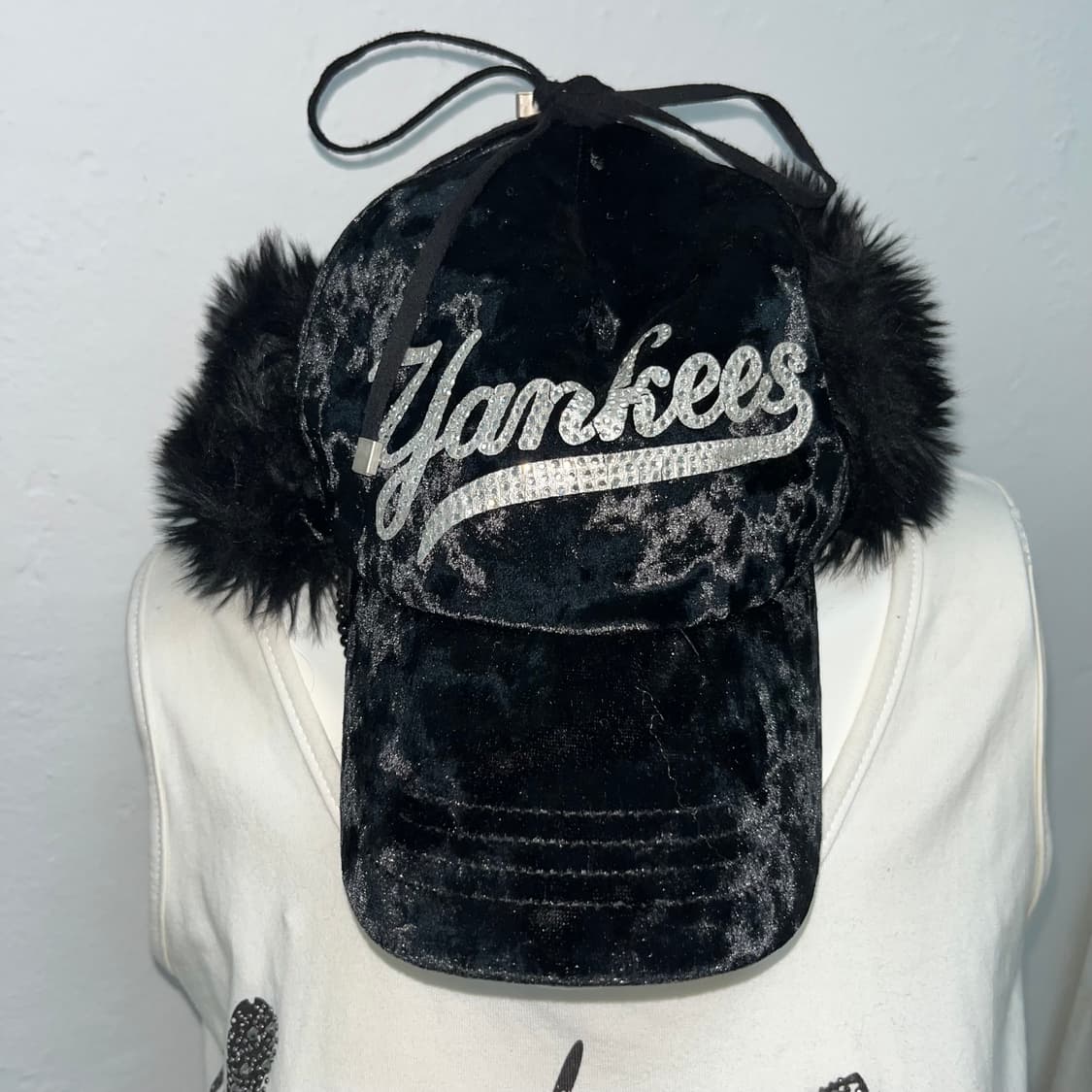 MLB 양키즈 벨벳 퍼 트리밍 캡 상품이미지2