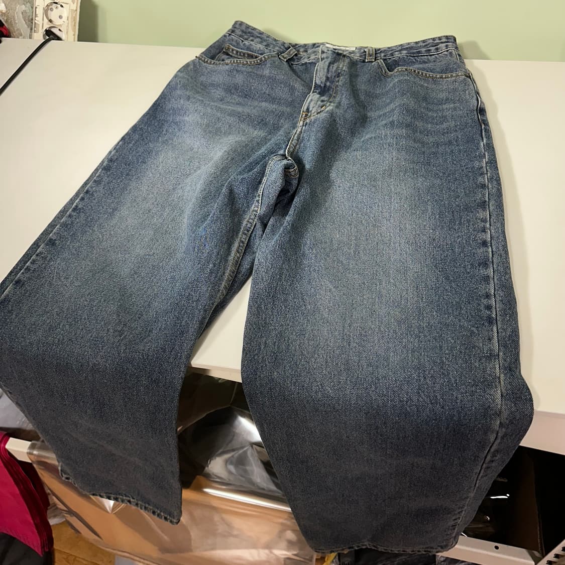 M 피지컬에듀케이션 와이드 스트레이트핏 녹워싱 데님팬츠 상품이미지4