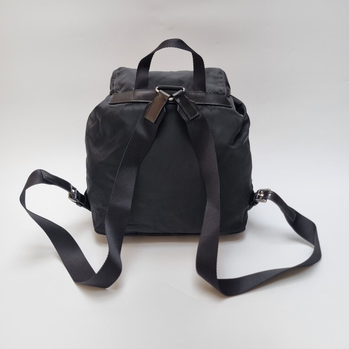 프라다 리나일론 백팩 미듐 남여공용 (신형 BZ2811) 상품이미지4