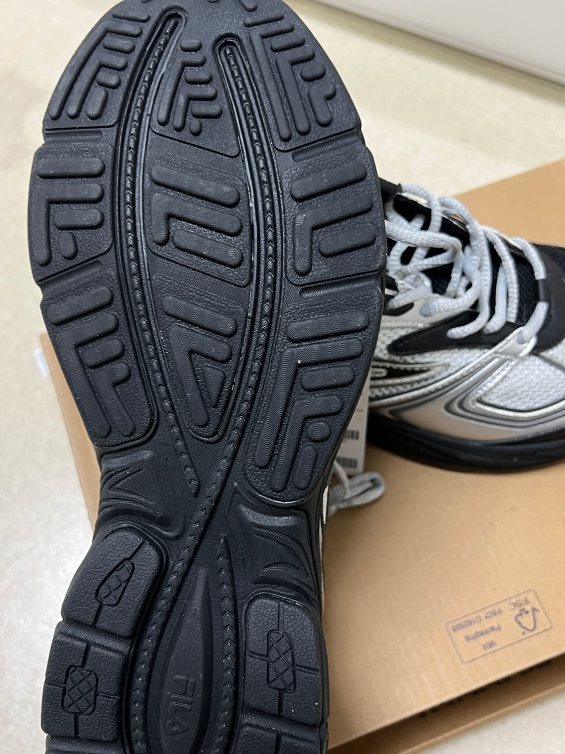 휠라 인터런 블랙실버 운동화 260 상품이미지3