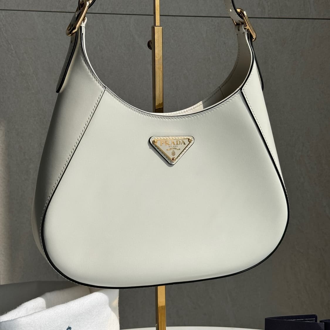 [새상품/풀구성] 프라다 클레오 가죽 숄더백 상품이미지4