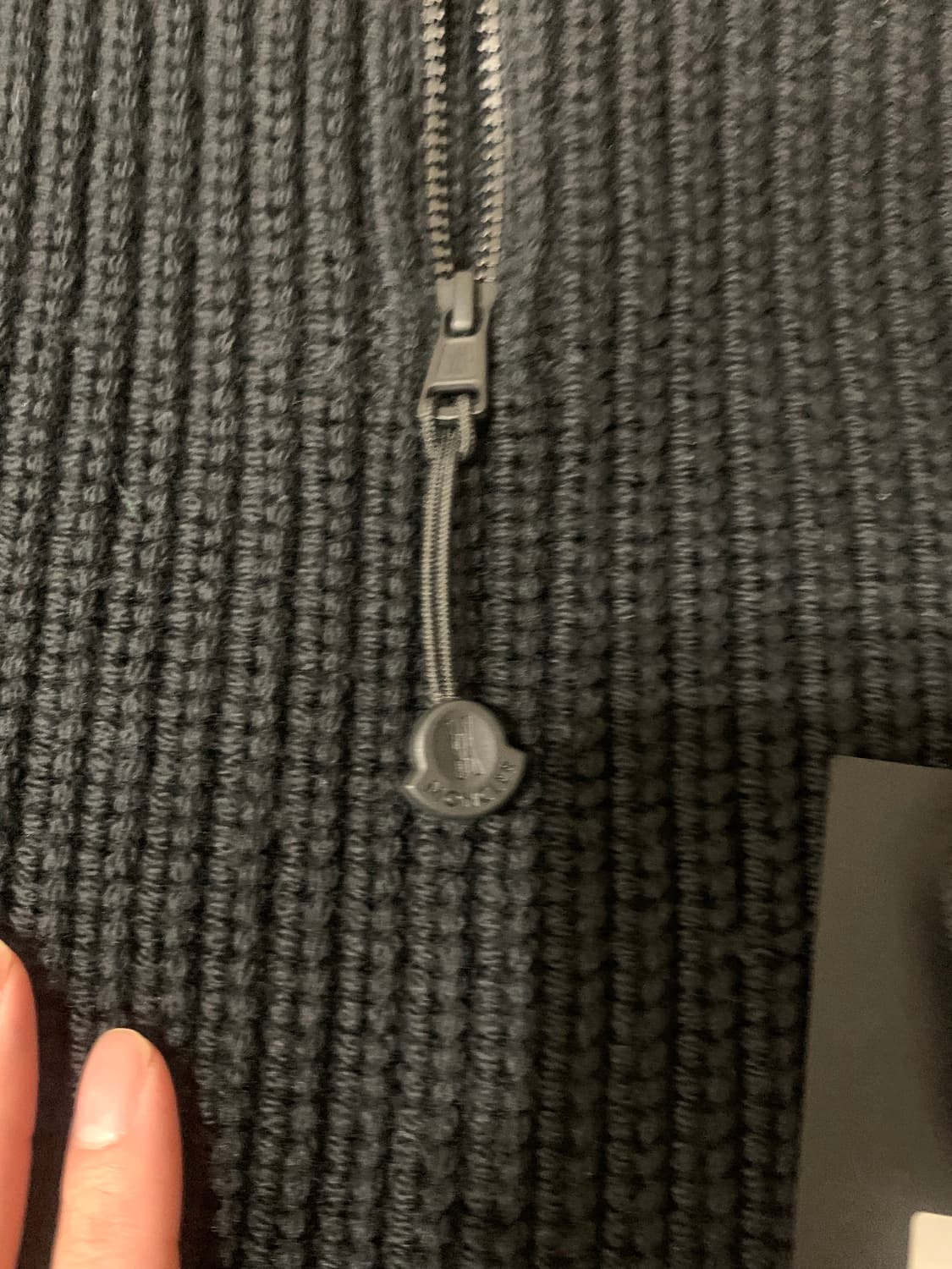 몽클레어 x 퍼렐 울 하프집업 스웨터 상품이미지6