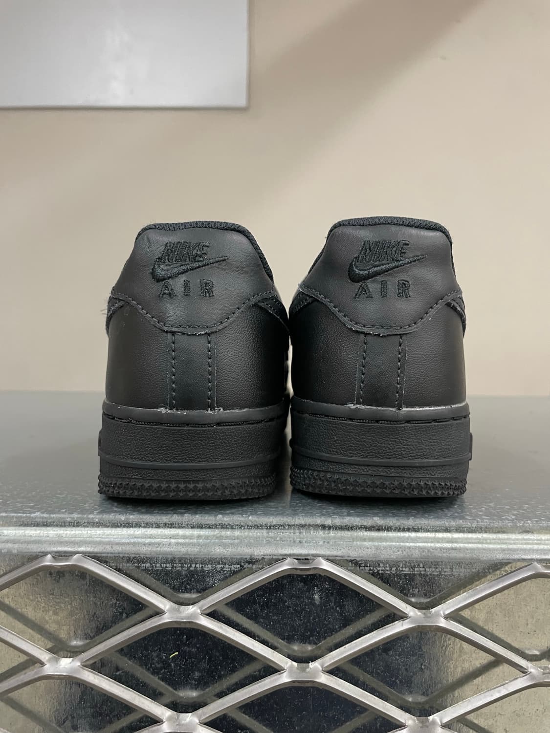나이키 에어포스1 블랙 240 상품이미지3