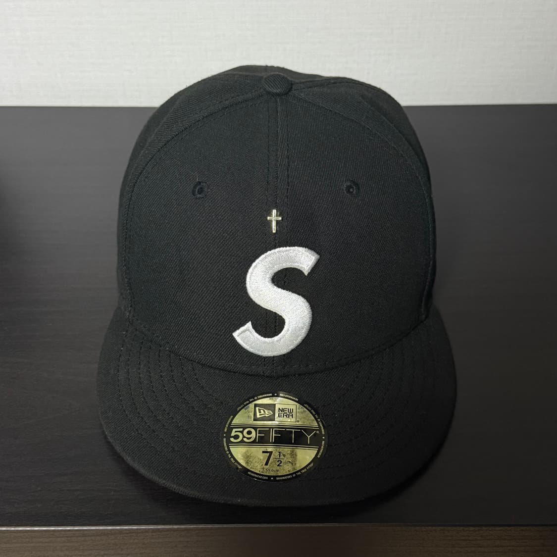 24SS 슈프림 골드 크로스 S 로고 뉴에라 블랙 712(59.6cm) 상품이미지1