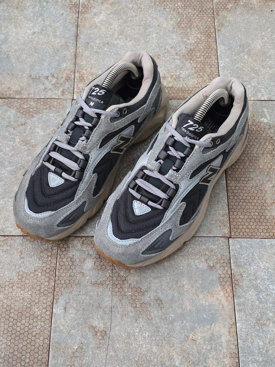 (230)뉴발란스 725 다크 그레이 검 상품이미지1