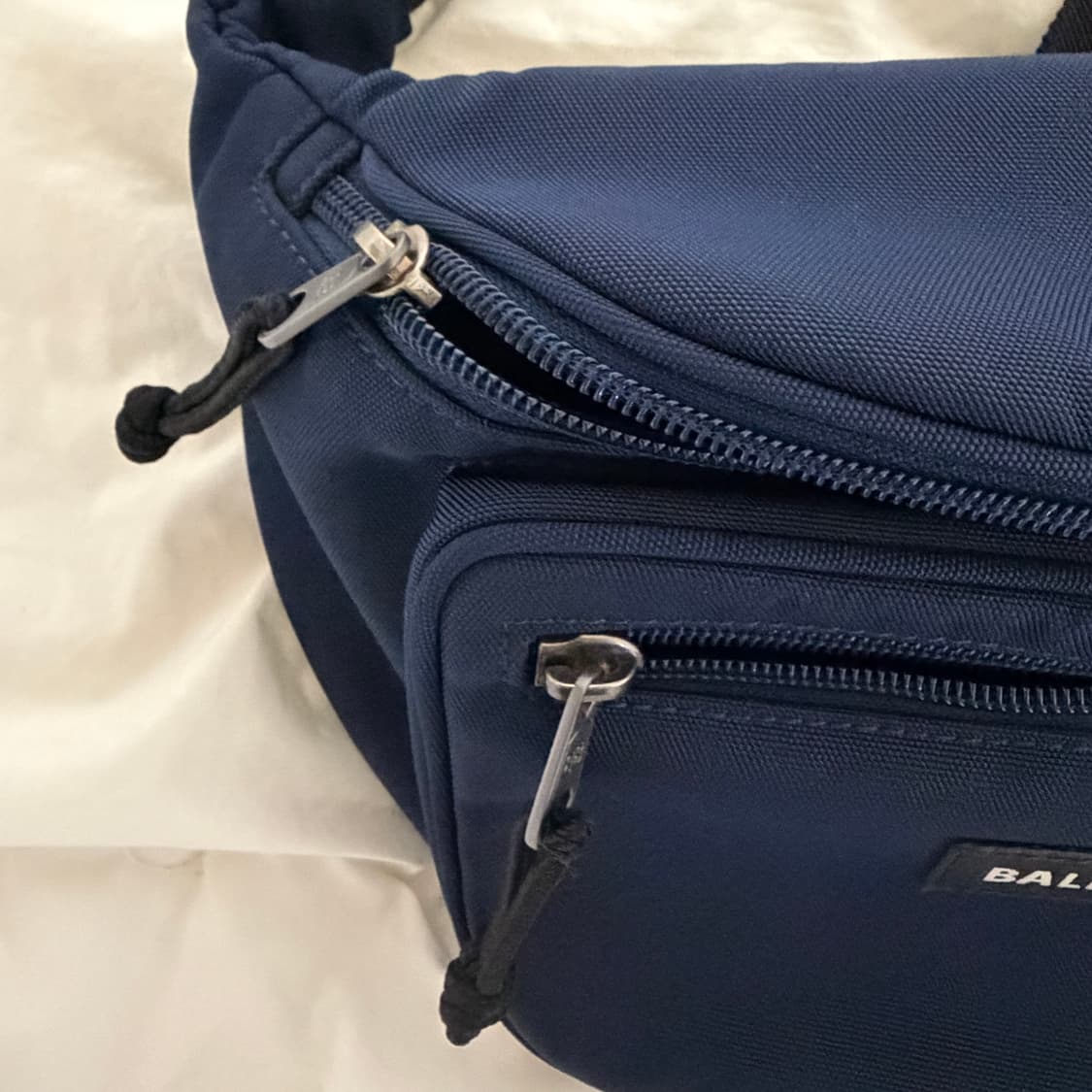 발렌시아가 익스플로러 벨트백 상품이미지2