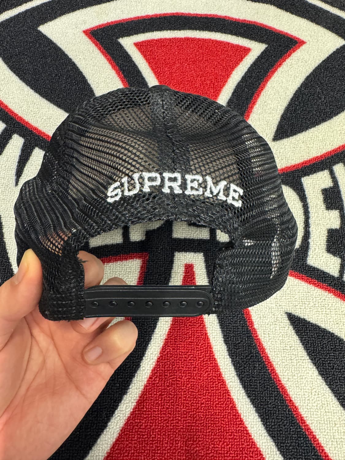 슈프림 레이디 핑크 메쉬 백 5패널 화이트 블랙 21FW 상품이미지4