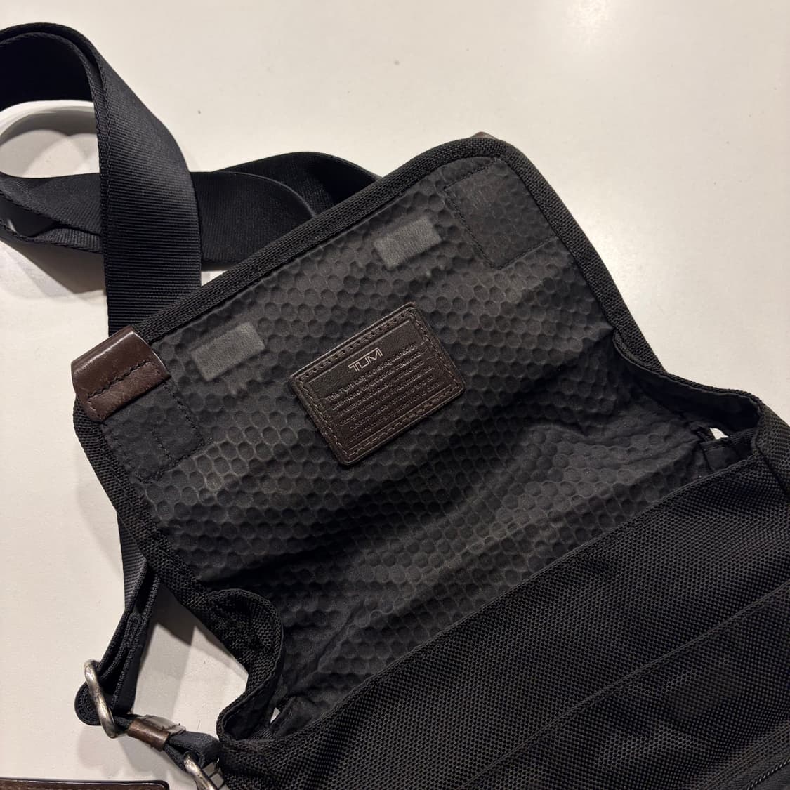 TUMI 투미 알파 블랙 크로스백 브라운 상품이미지4