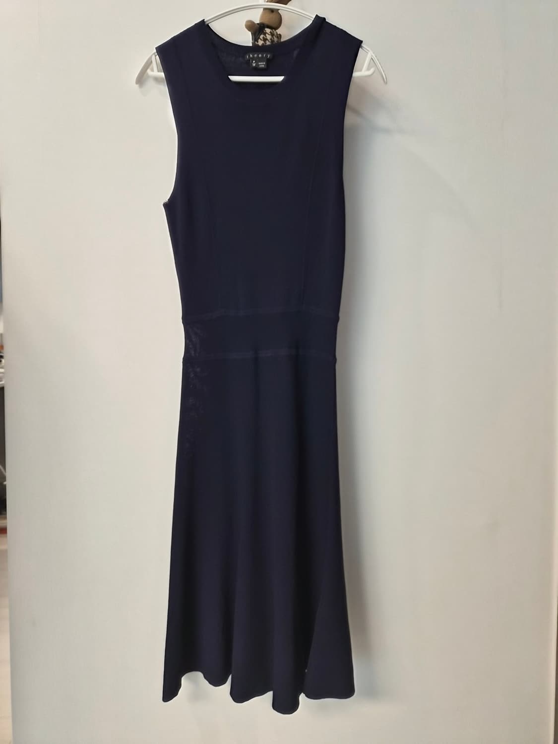띠어리(Theory) 정품 네이비 니트 민소매 원피스 상품이미지2