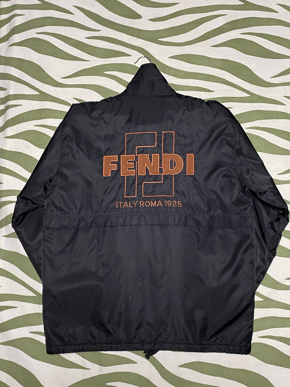 펜디 백로고 자켓 바람막이 상품이미지1