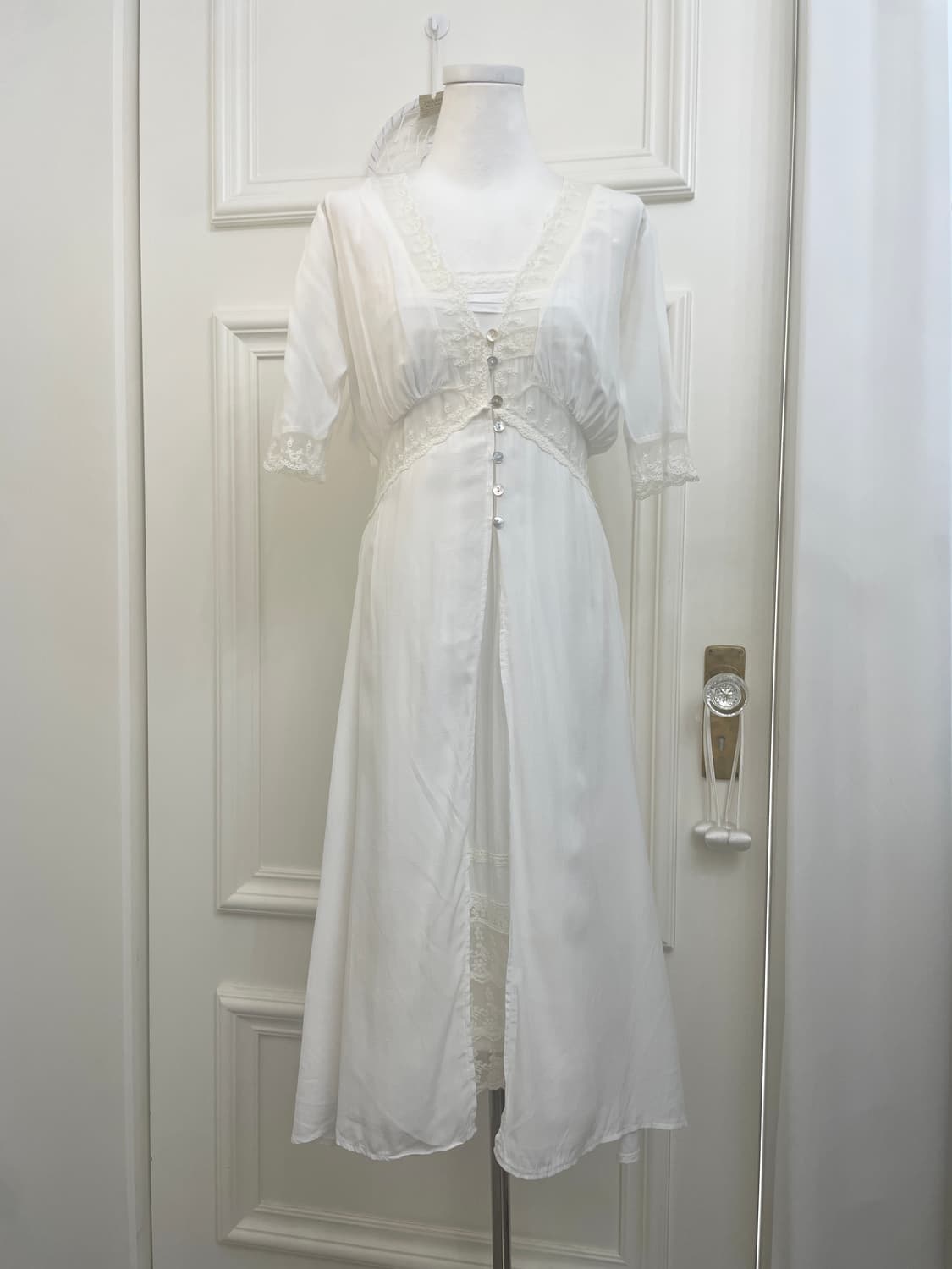 white lace point long robe opc&lace poin 상품이미지1