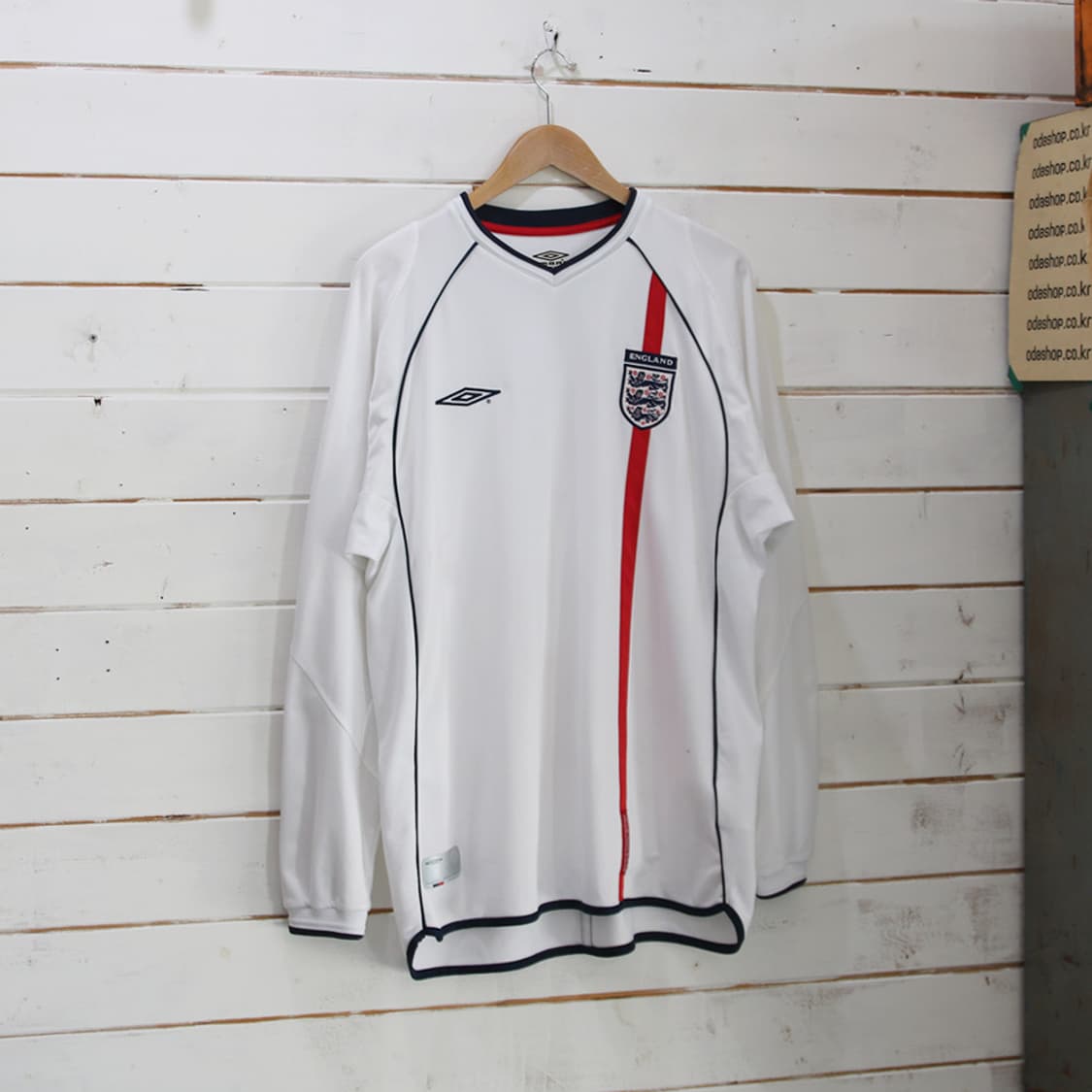 (착용컷) UMBRO 01~03 잉글랜드 유니폼 상의 (남성용 108) 상품이미지1