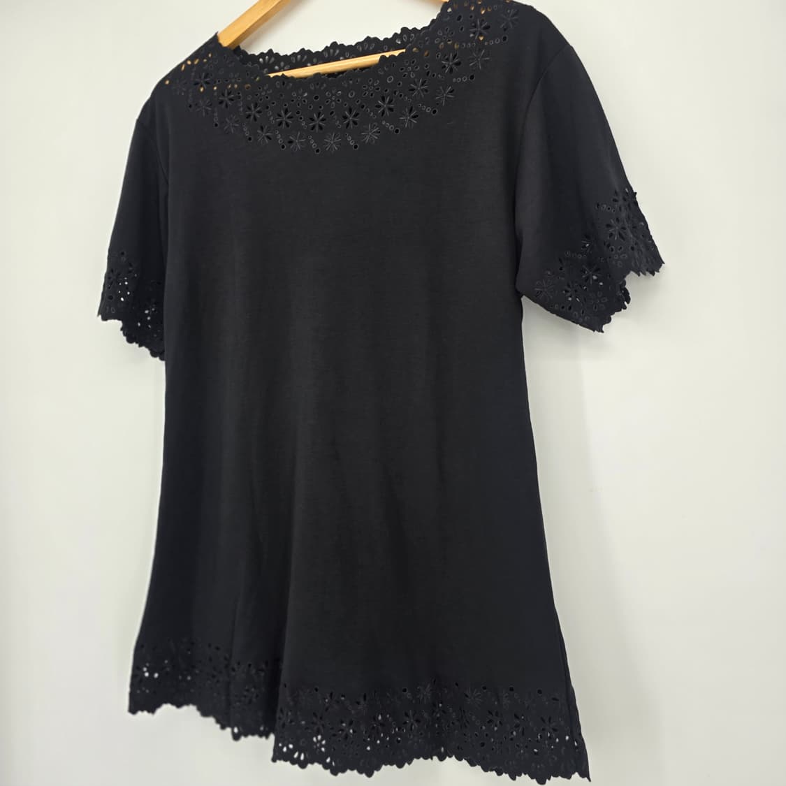 펀칭 레이스 블랙 반팔 티셔츠 상품이미지4