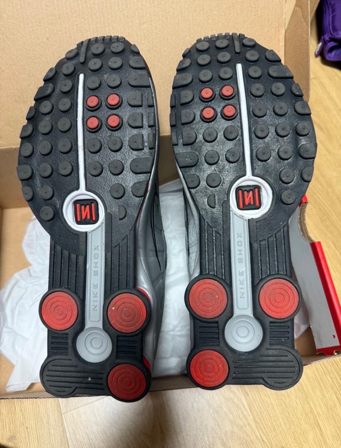 나이키 샥스 R4 메탈릭 실버 레드 상품이미지2