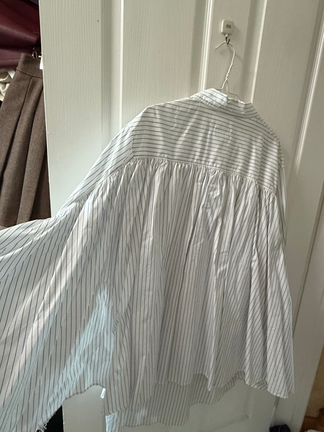 메종마르지엘라 mm6 스트라이프 프릴 셔츠 상품이미지7