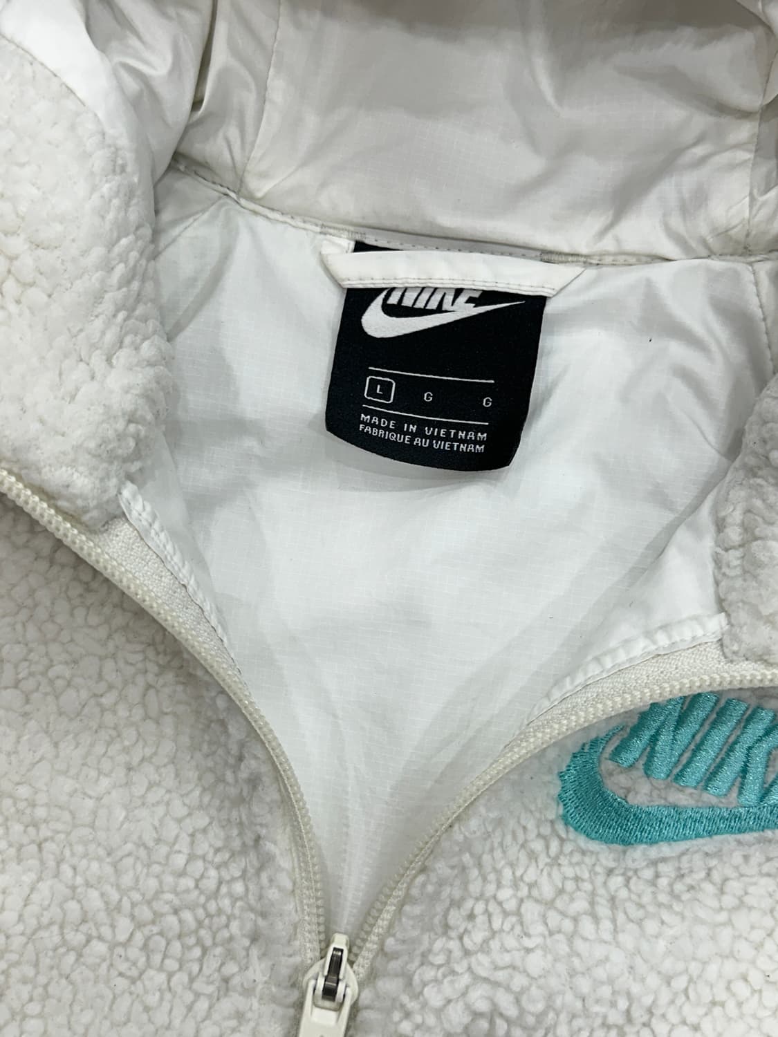 나이키 홀로그램 뽀글이 점퍼 상품이미지3