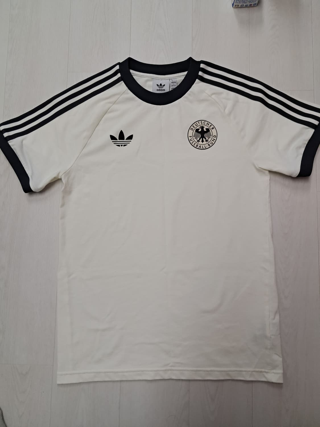 (오해원 착용)아디다스 독일 아디컬러 클래식 삼선 티셔츠 오프 화이트  상품이미지3