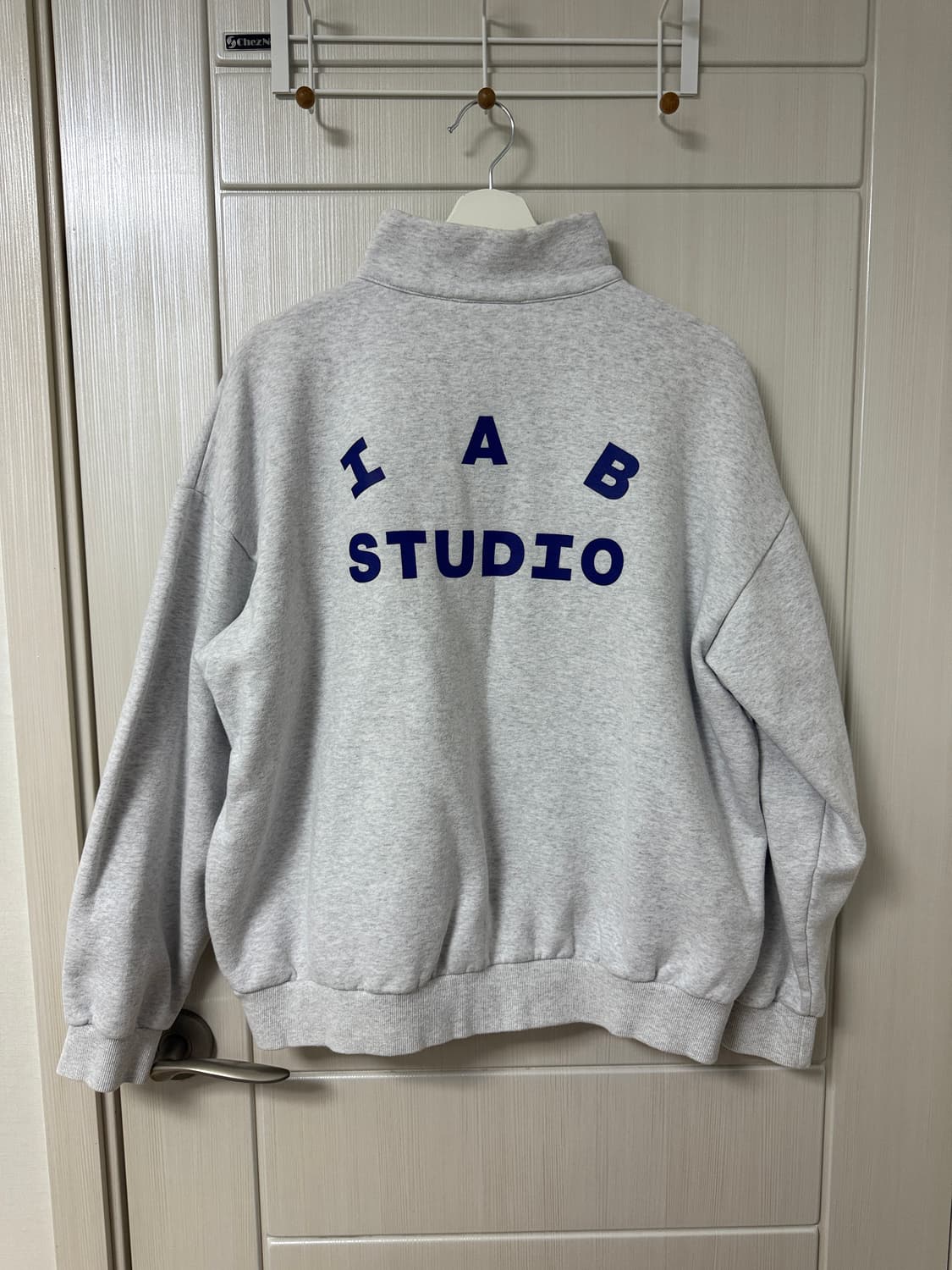 아이앱스튜디오 반집업 스웻셔츠 상품이미지2