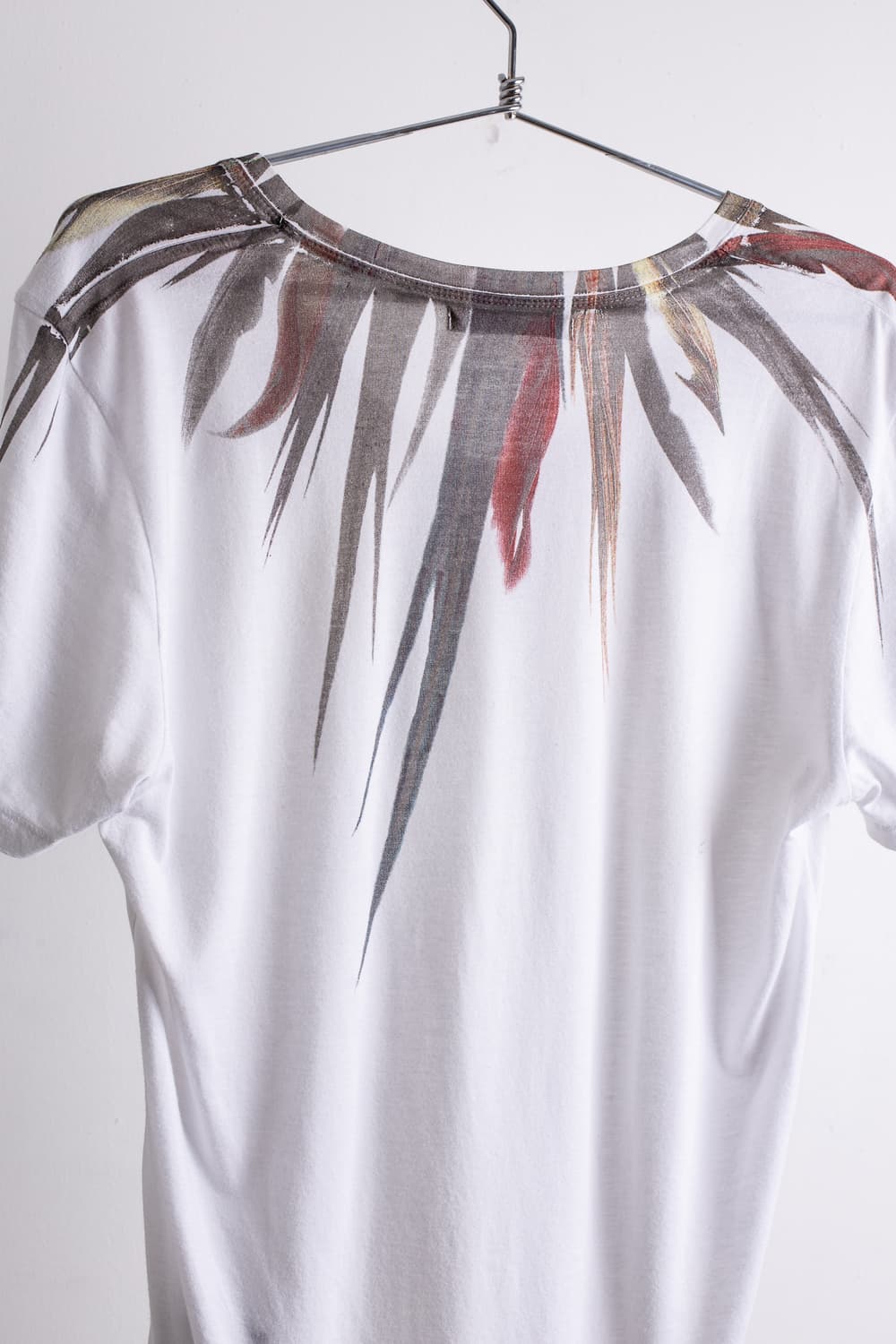 14TH ADDICITION FEATHER PRINT T-SHIRT 상품이미지4