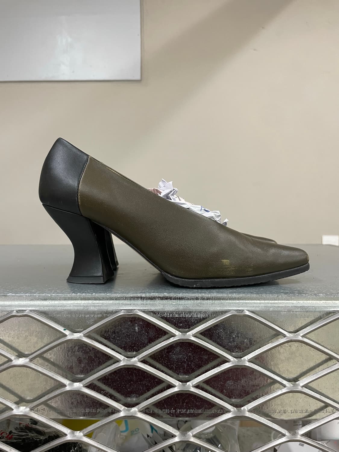 보테가 베네타 투톤 펌프스 올리브 블랙 35.5 상품이미지4