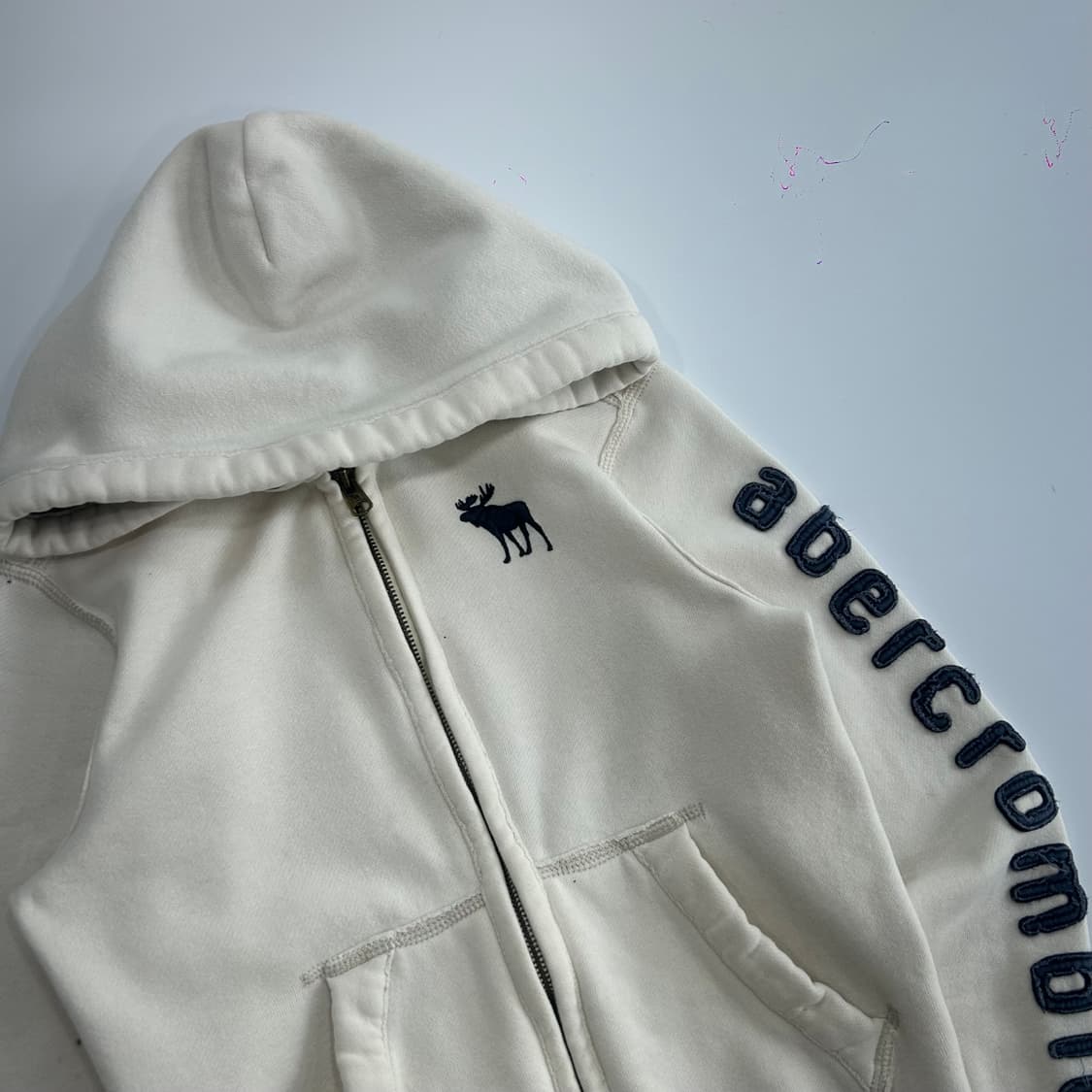 Abercrombie 아베크롬비 네이비 사이드로고 아이보리 후드집업 상품이미지4