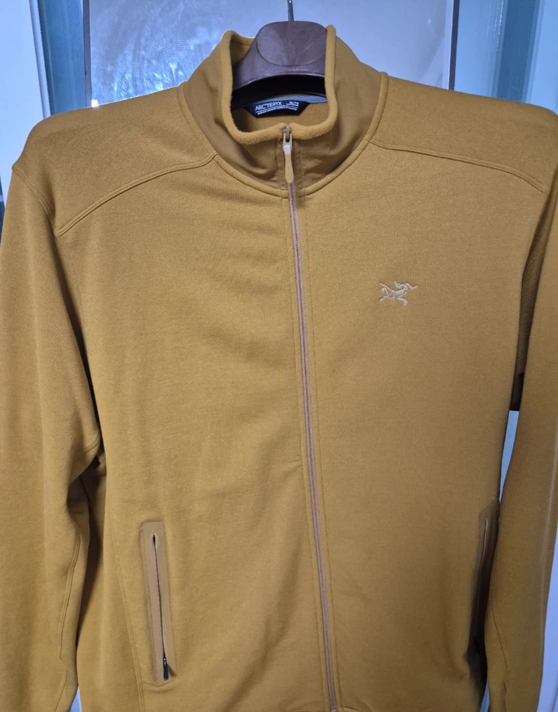 카이어나이트 자켓 XL 판매합니다. 색상은 머스타드 색상이고, 가슴팍에  상품이미지1