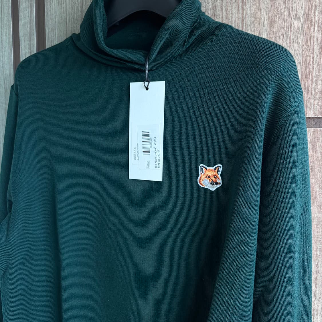 새상품(XS)메종키츠네 폭스 헤드 패치 울 터틀넥 니트 그린 상품이미지2