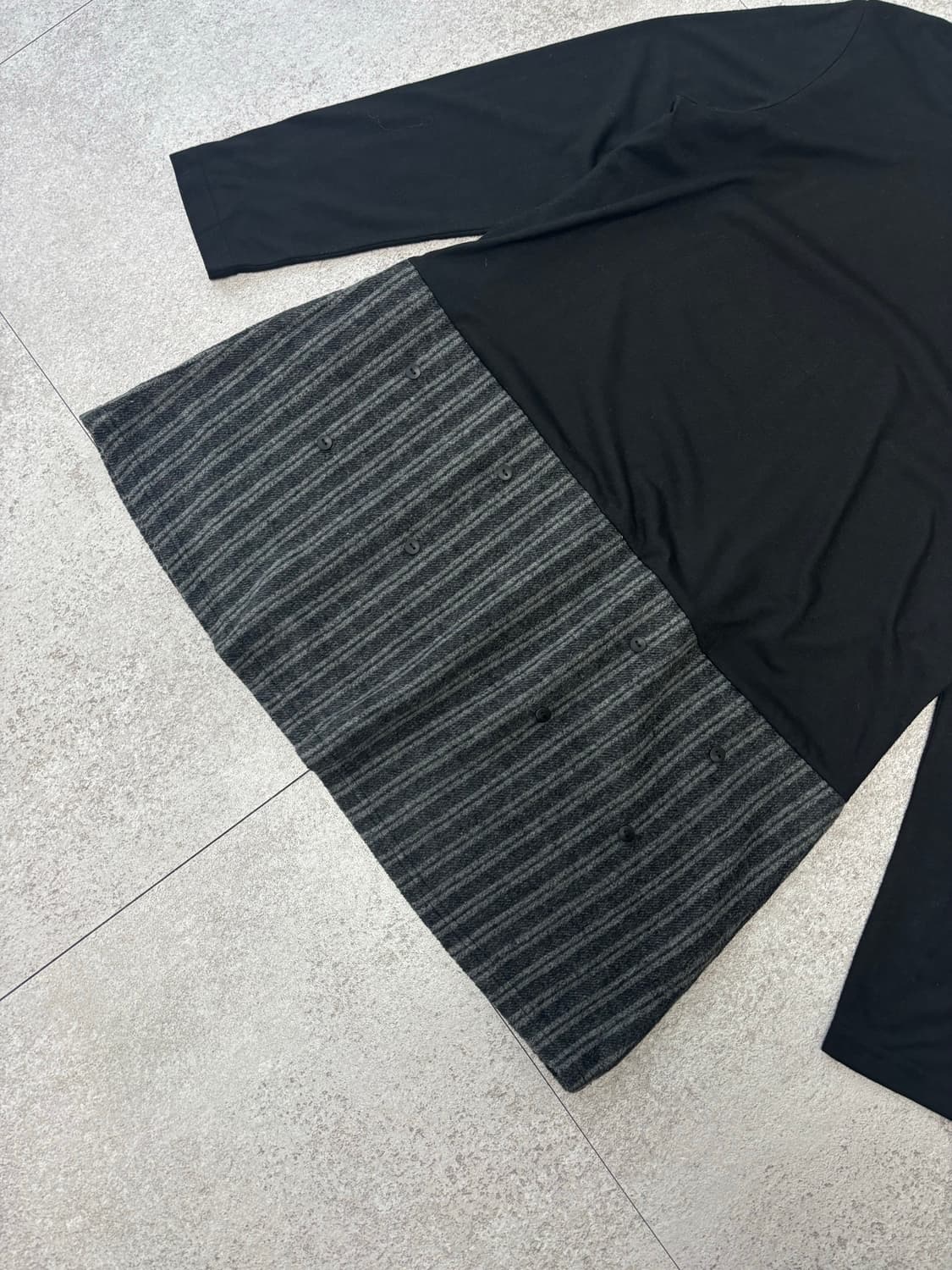 보니 밑단 배색 버튼 포인트 터틀넥 탑 상품이미지3