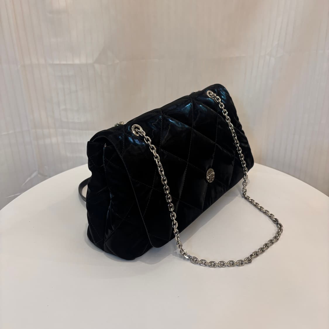 정품 메트로시티 글로시 퀄팅 숄더백     상품이미지2