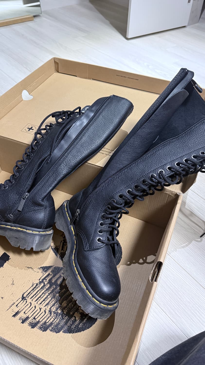 닥터마틴 1B60 벡스 20홀 롱부츠 블랙 상품이미지3