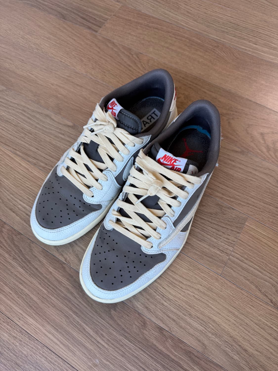 [조던 1 x 트래비스 스캇] 레트로 로우 OG SP 세일 앤 리저록 상품이미지3