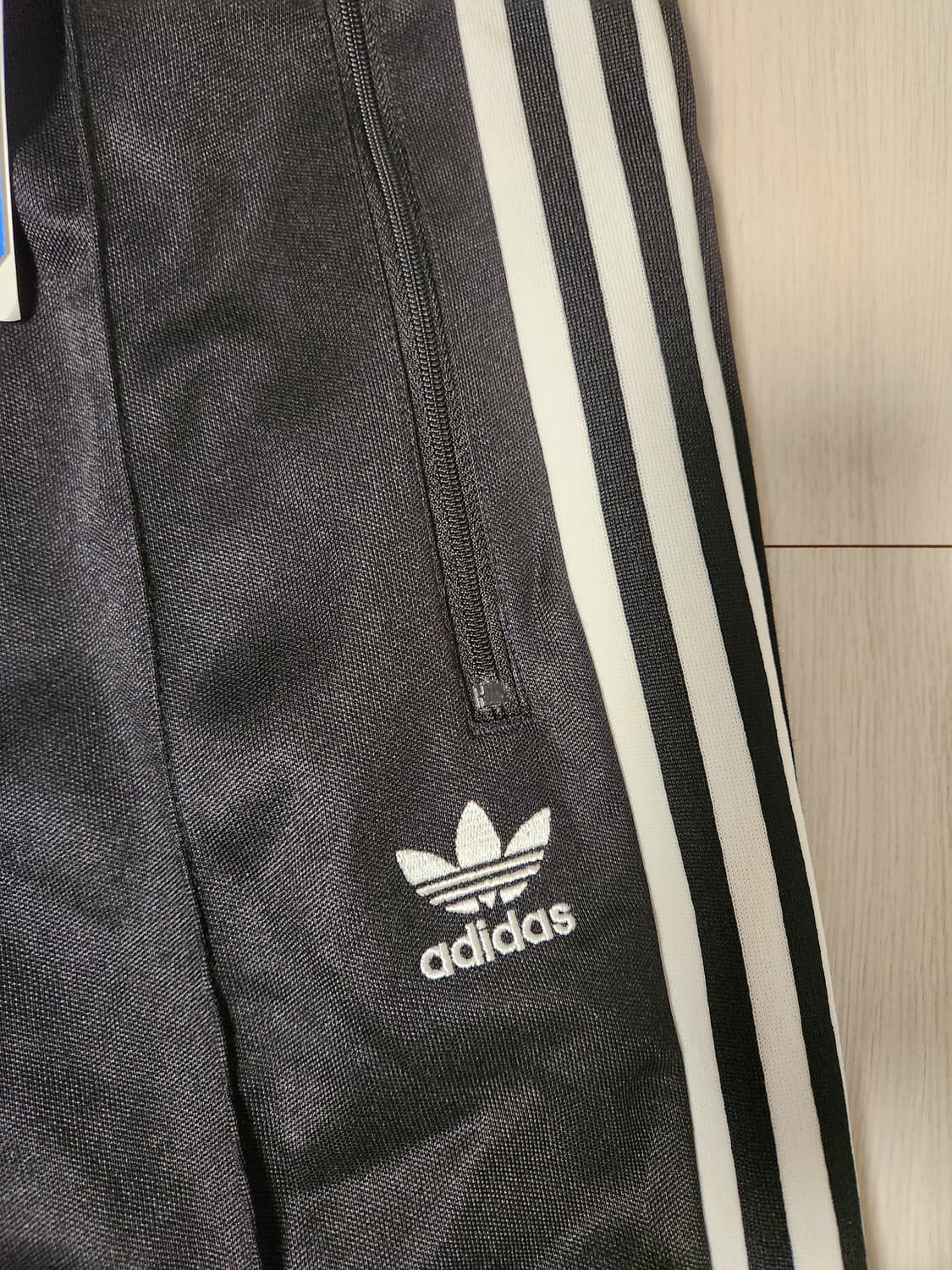 택 새상품)아디다스 베켄바우어 트랙 팬츠 사이즈xl

스포츠웨어/하의/바 상품이미지4