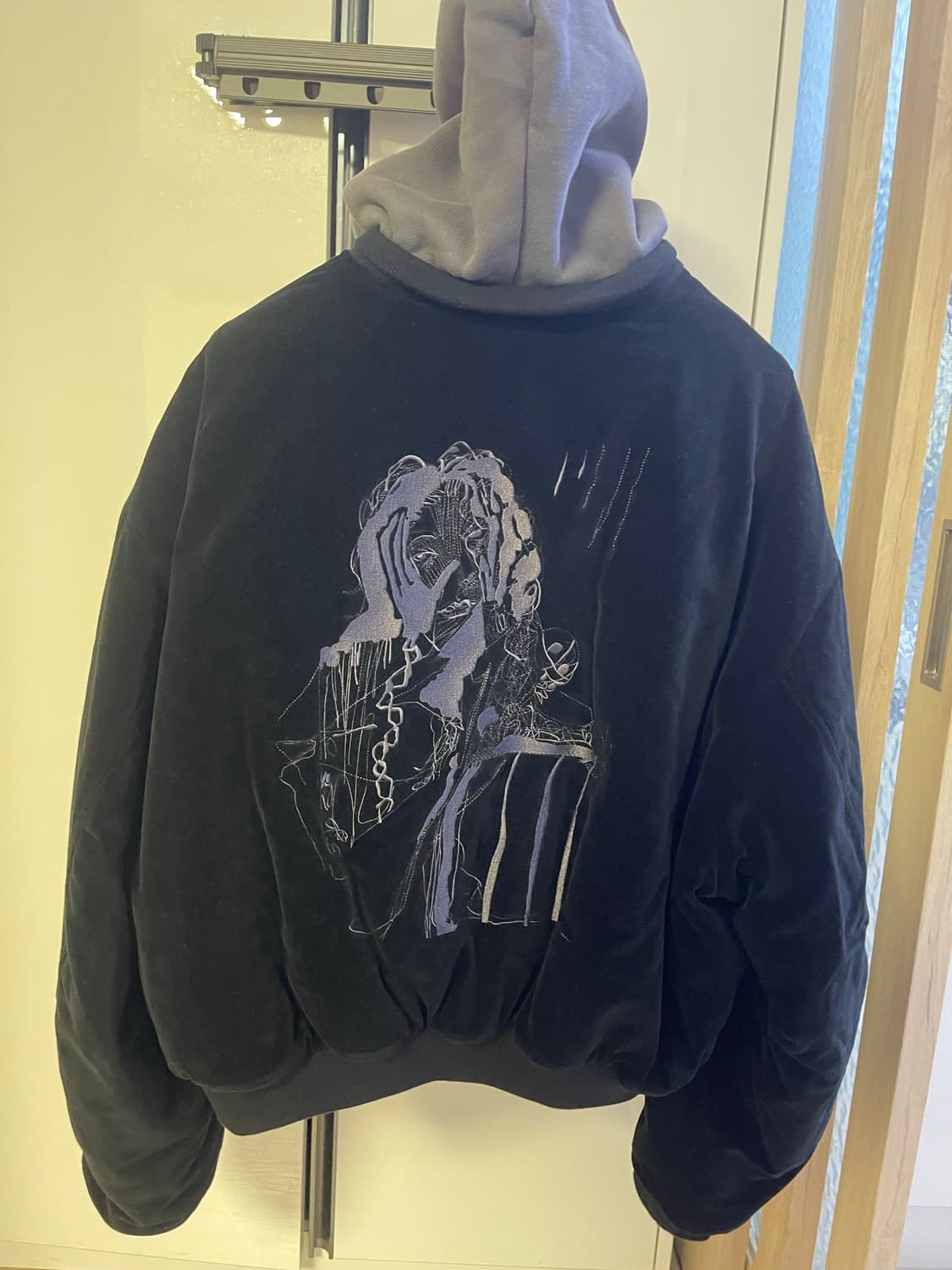 에모스탠스클럽 벨벳봄버 상품이미지1