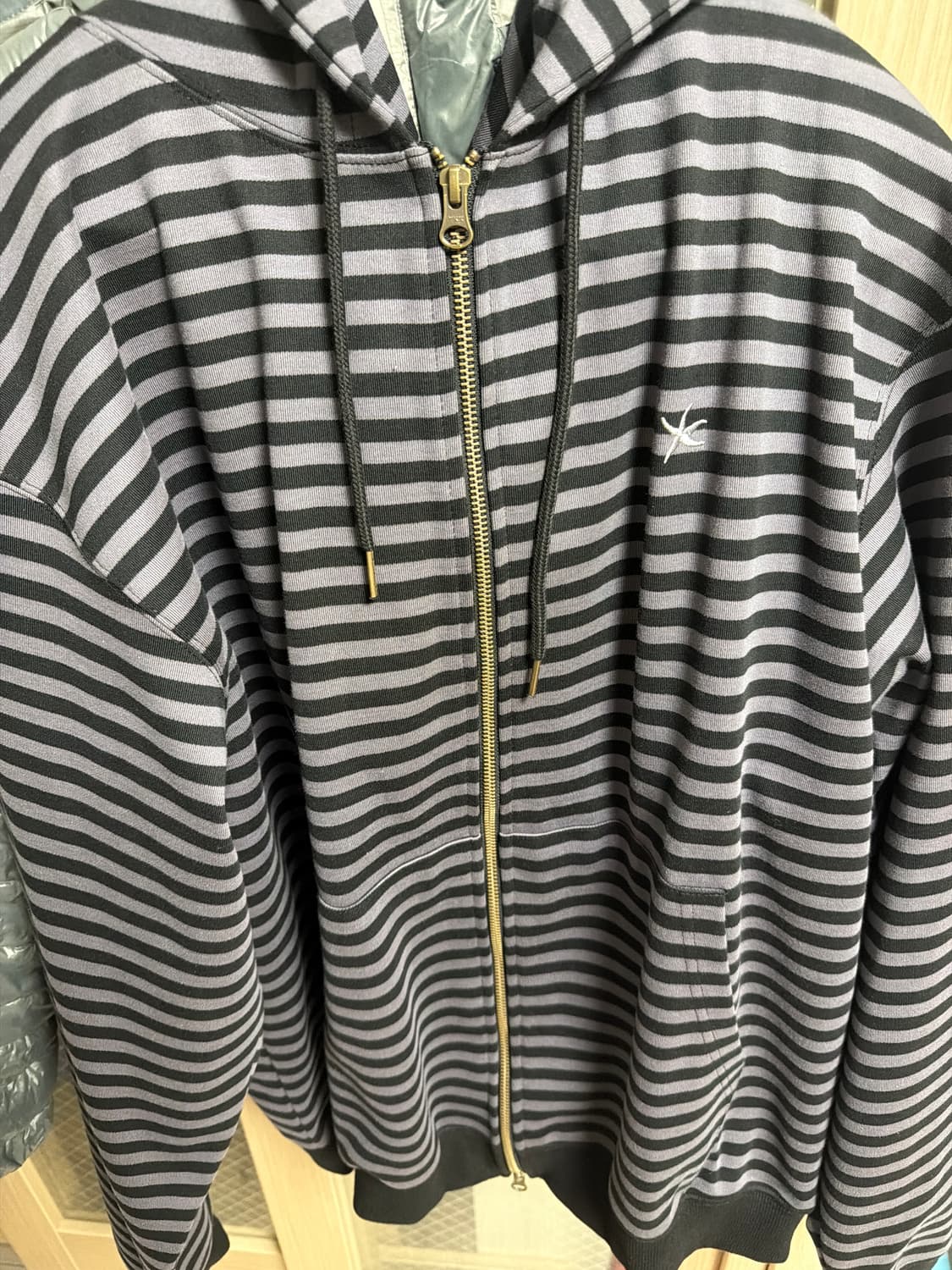 (L)더콜디스트모먼트 후드집업 상품이미지1