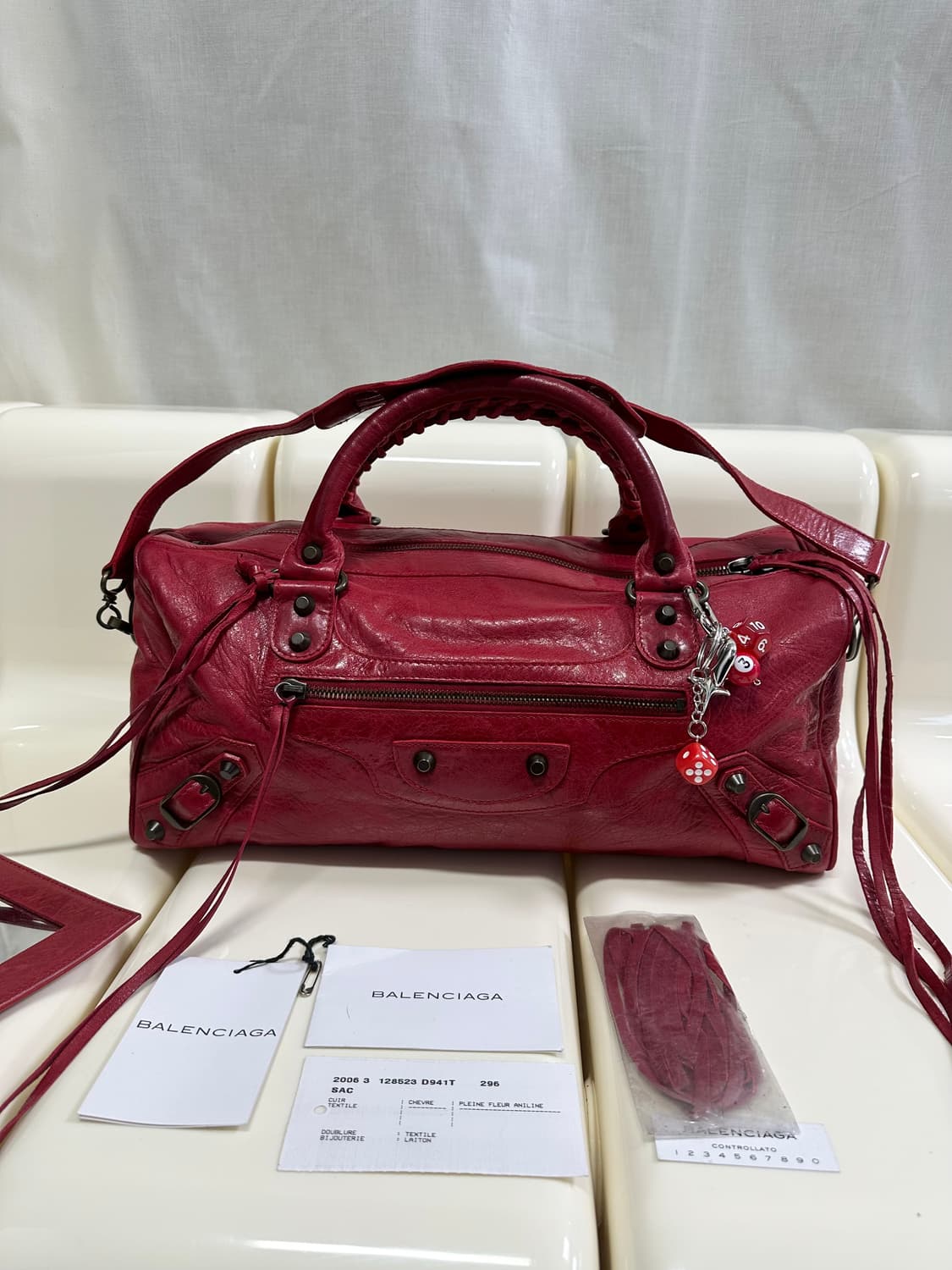 [A 정품] 발렌시아가 시티 모터백 트위기 레드 상품이미지2