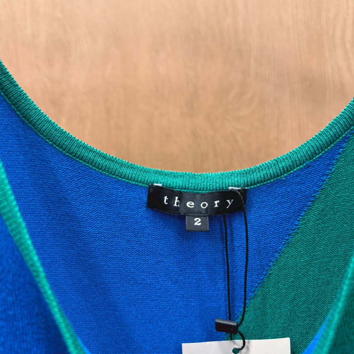 띠어리 라운드넥 슬리브리스 니트 원피스 블루 사선 컬러 블록 디테일 그린 상품이미지6