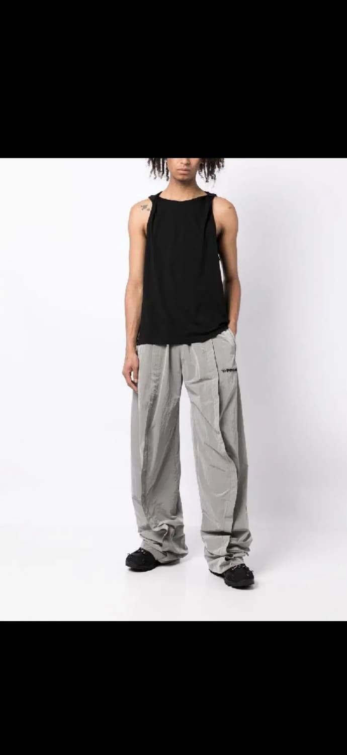 Y/PROJECT 와이프로젝트 로고 프레스드 크리즈 트랙팬츠 그레이M 상품이미지2