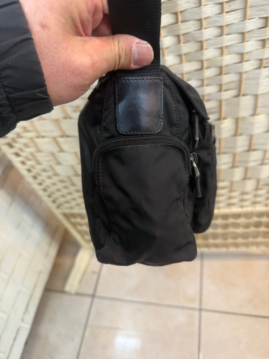 정품 프라다 나일론 사이드포켓 메신저백 팝니다 상품이미지5