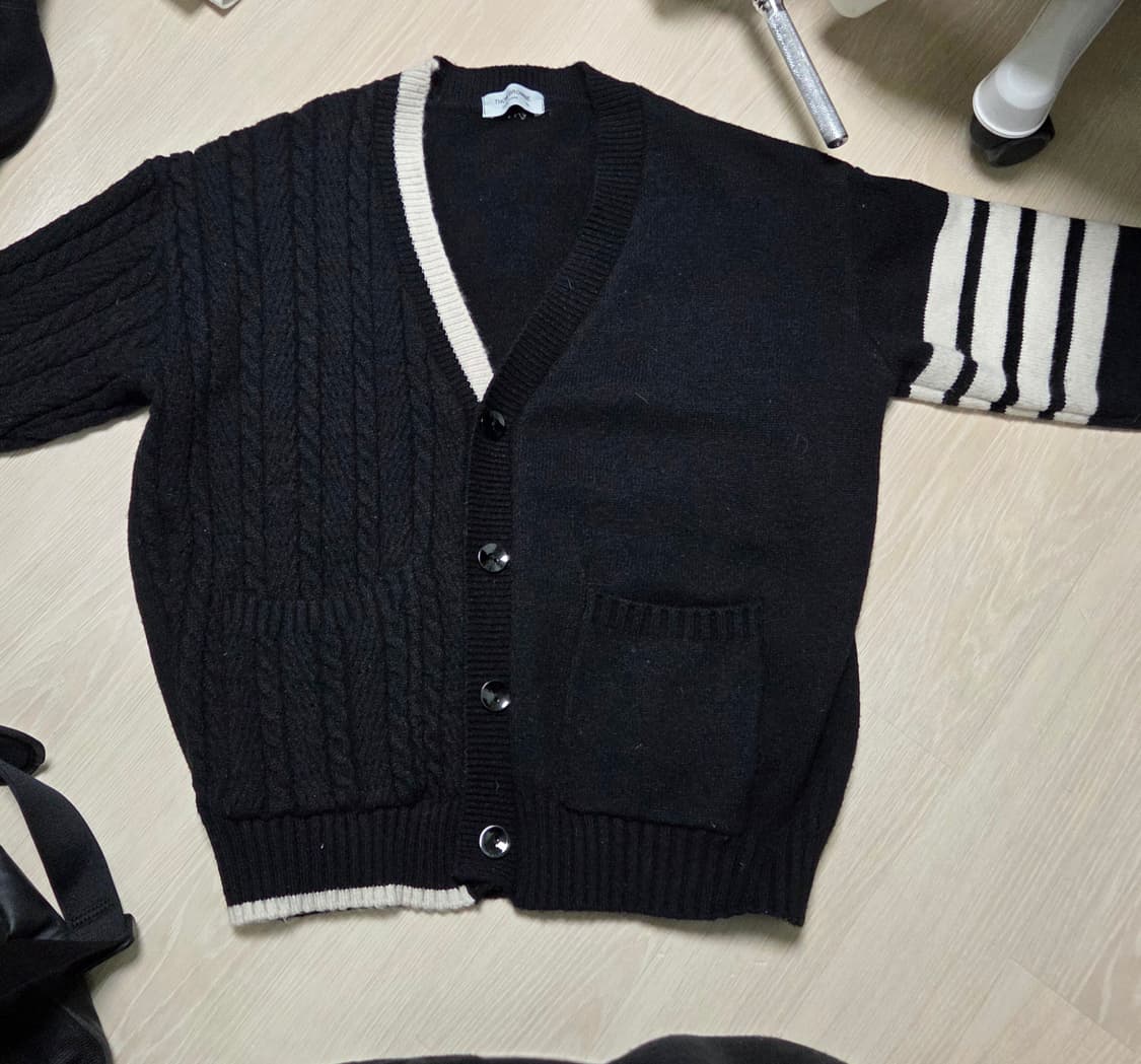 톰브라운 가디건 상품이미지1