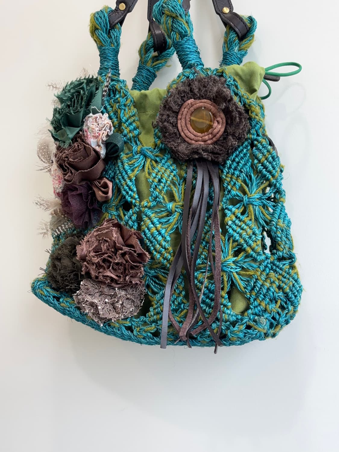 그린 보헤미안 코사지 니트 파우치 백 상품이미지3