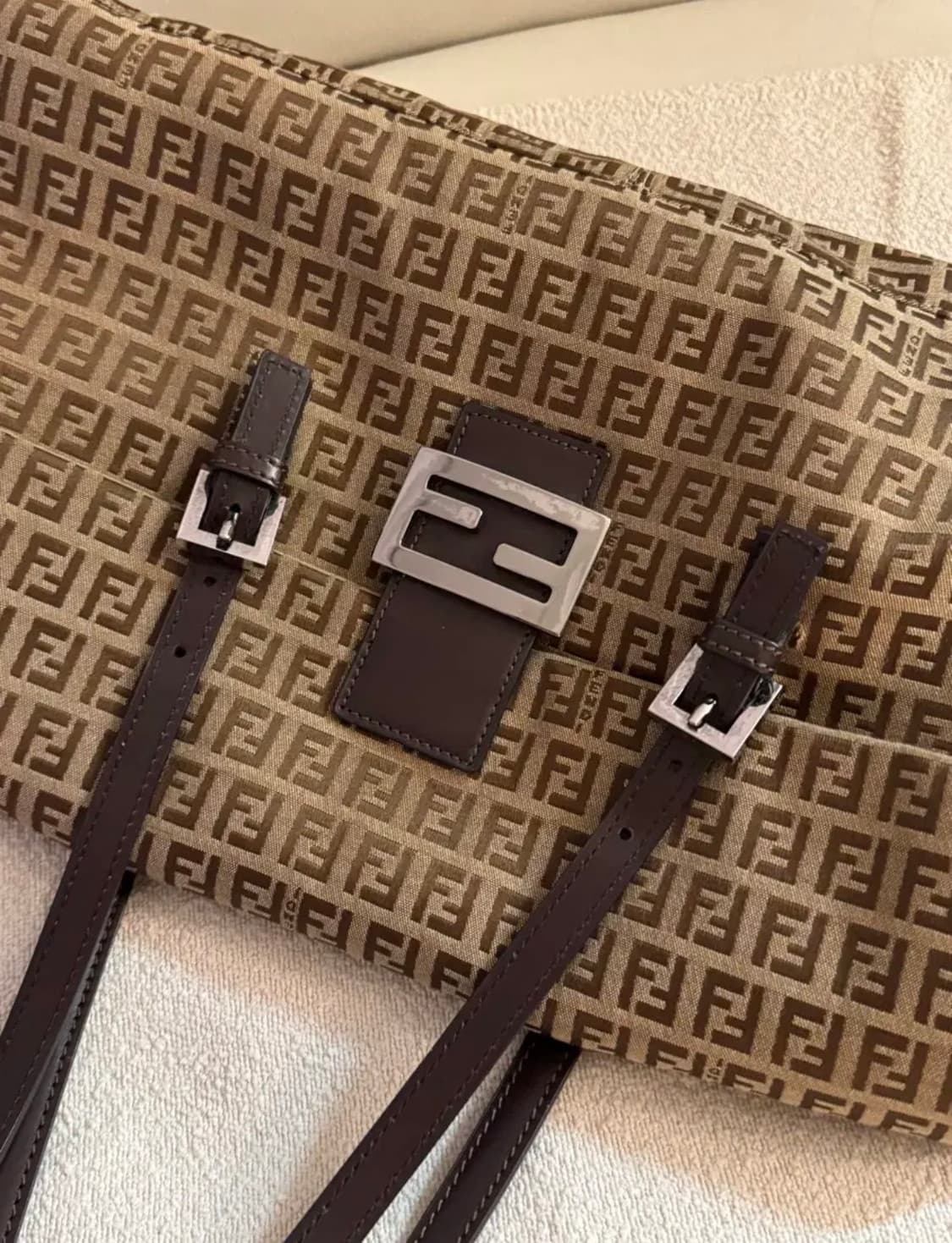 펜디 주카 와이드 빅백 상품이미지5