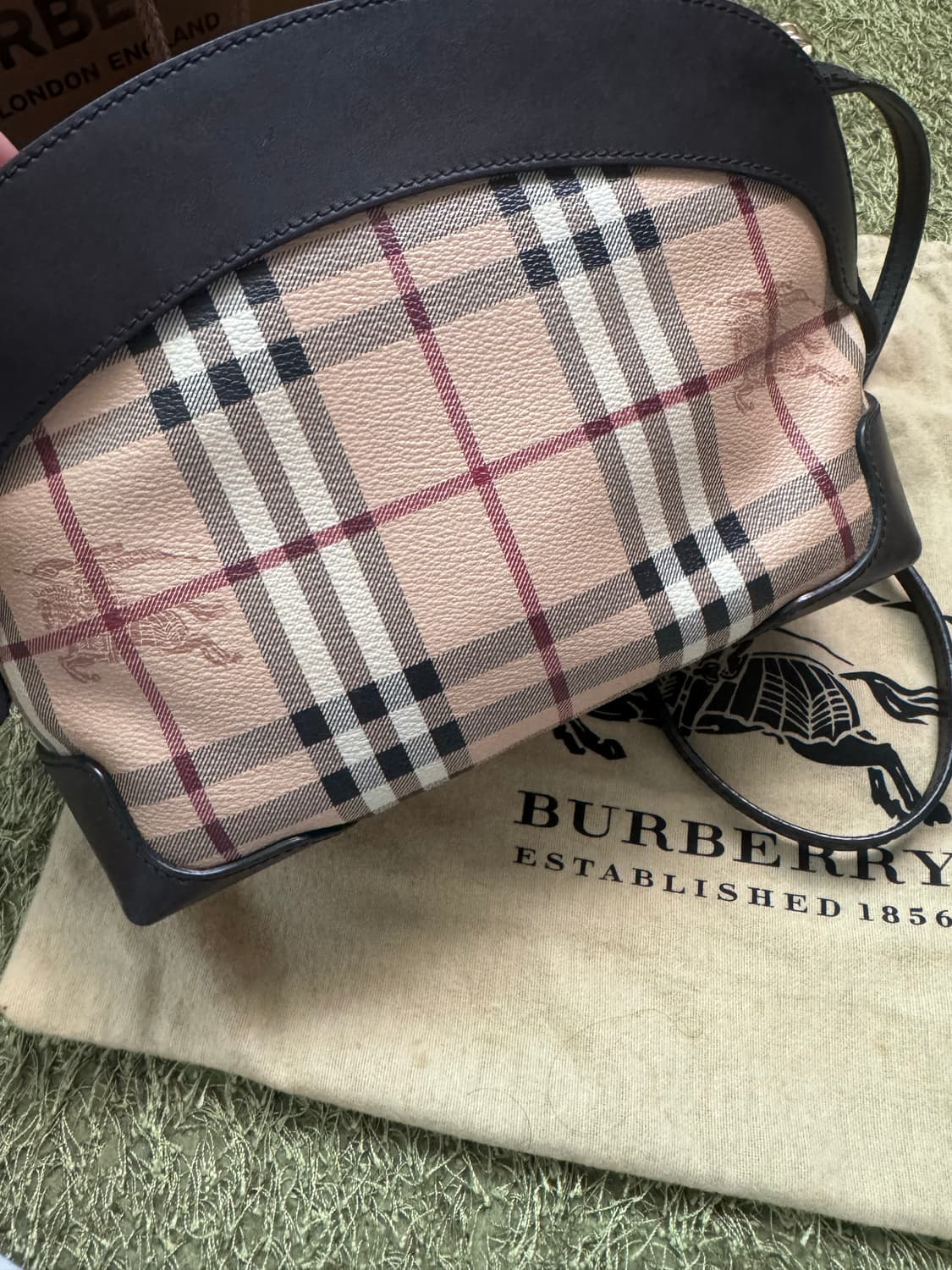 정품 버버리가방 크로그백 상품이미지3