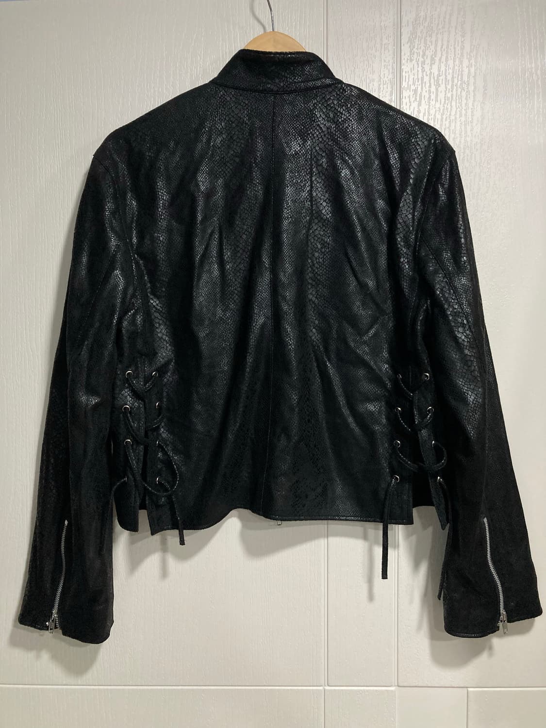 지저스온레스폴 스네이크 크롭 자켓 상품이미지5